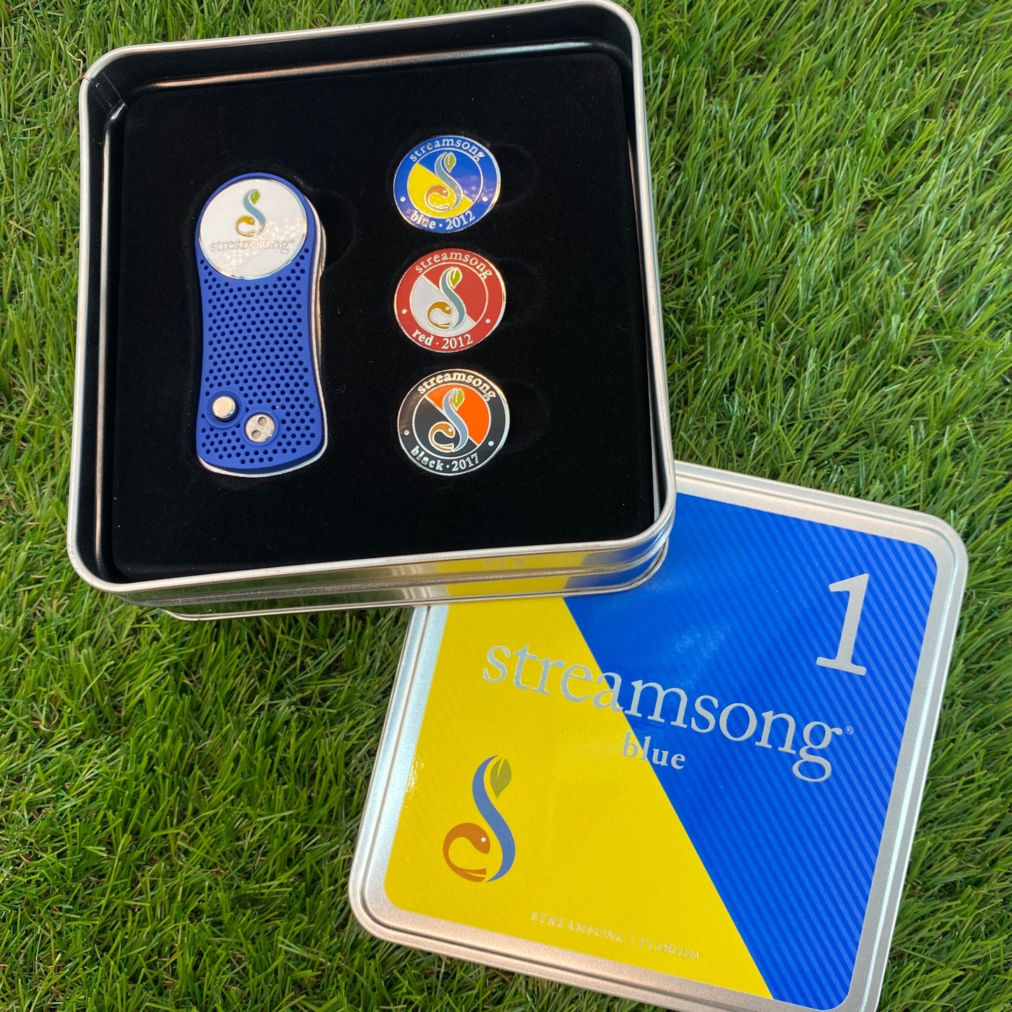 Ahead Streamsong Blue Switchfix & Ball Mark Gift Tin